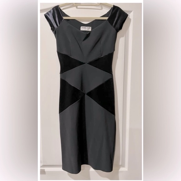 CHIARA BONI La Petite Robe VIOLANTE
VELVET COCKTAIL DRESS - Picture 1 of 15